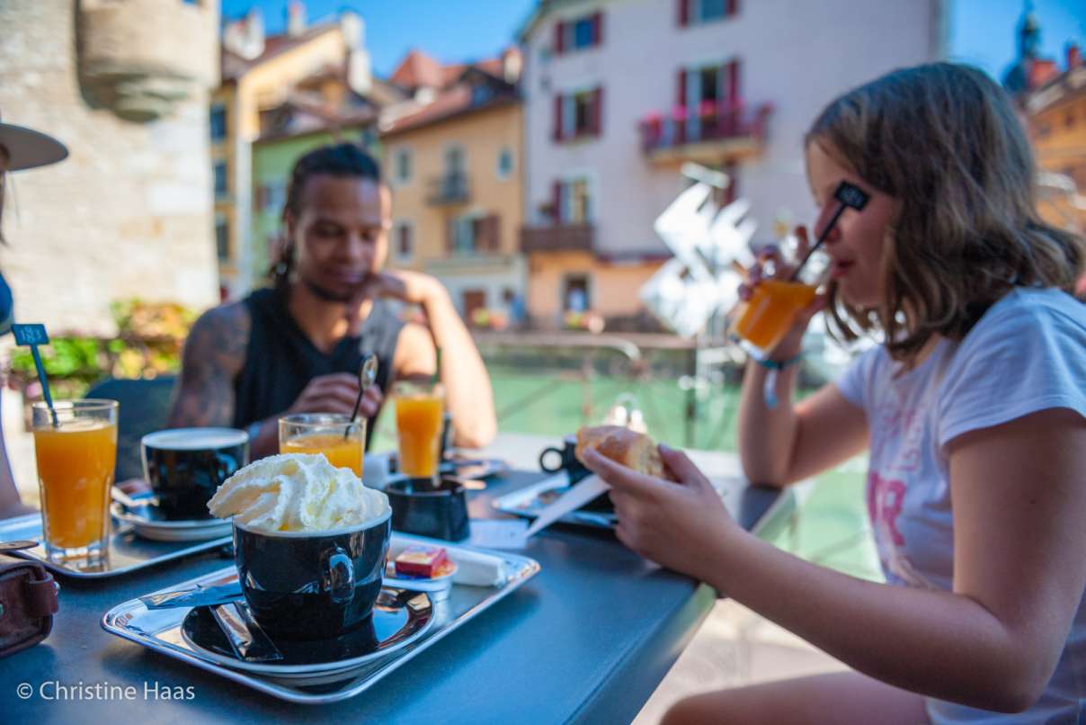 J1 Annecy petit-dejeuner
