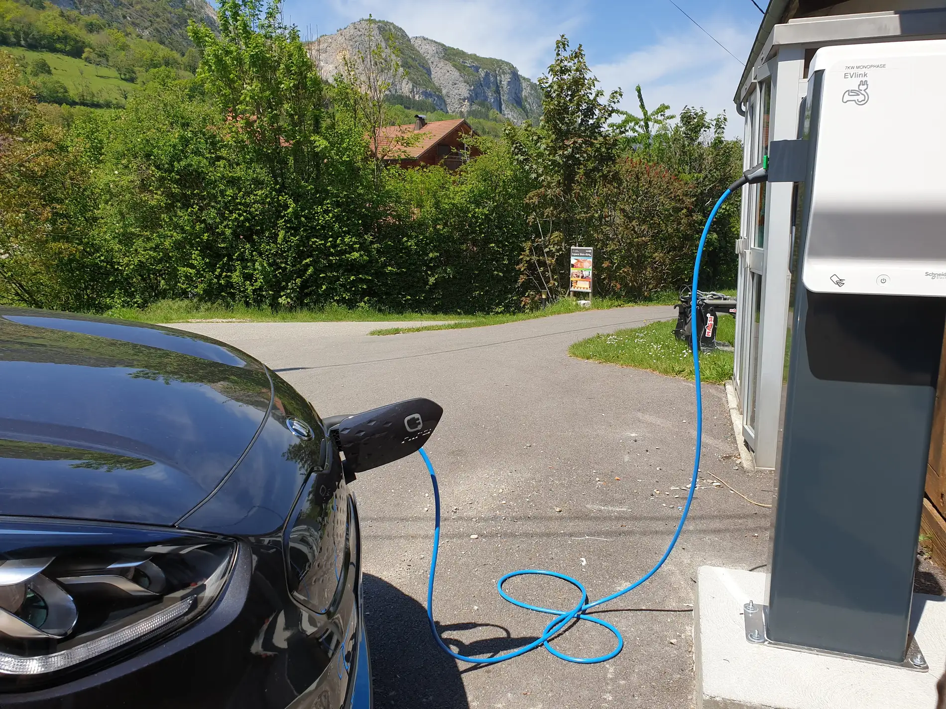 Bornes de recharge pour véhicules électriques