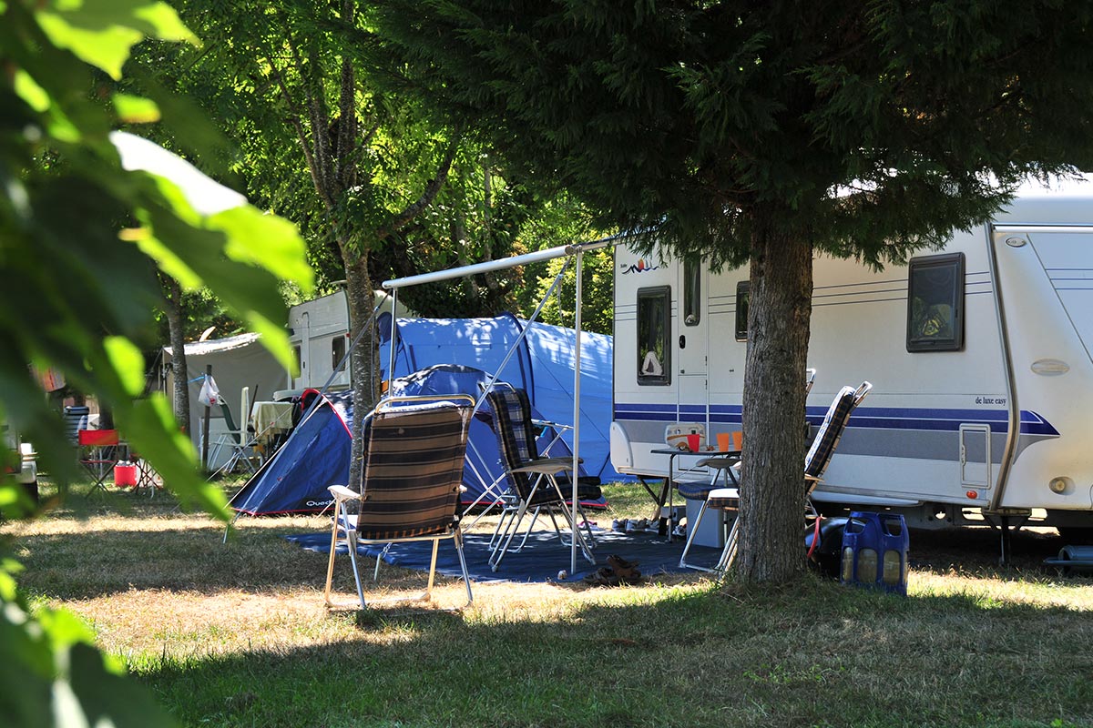 emplacement-pitch-stellplatz-kampeerplaats-Campingplatz-annecy