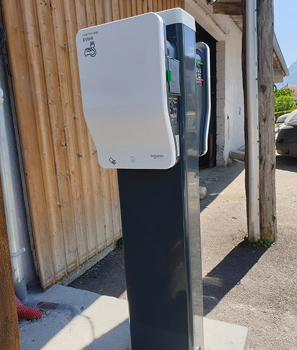 borne-electrique-la-ferme