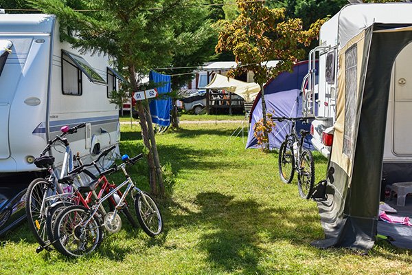 pitches-camping-car-tente-caravane-la-ferme