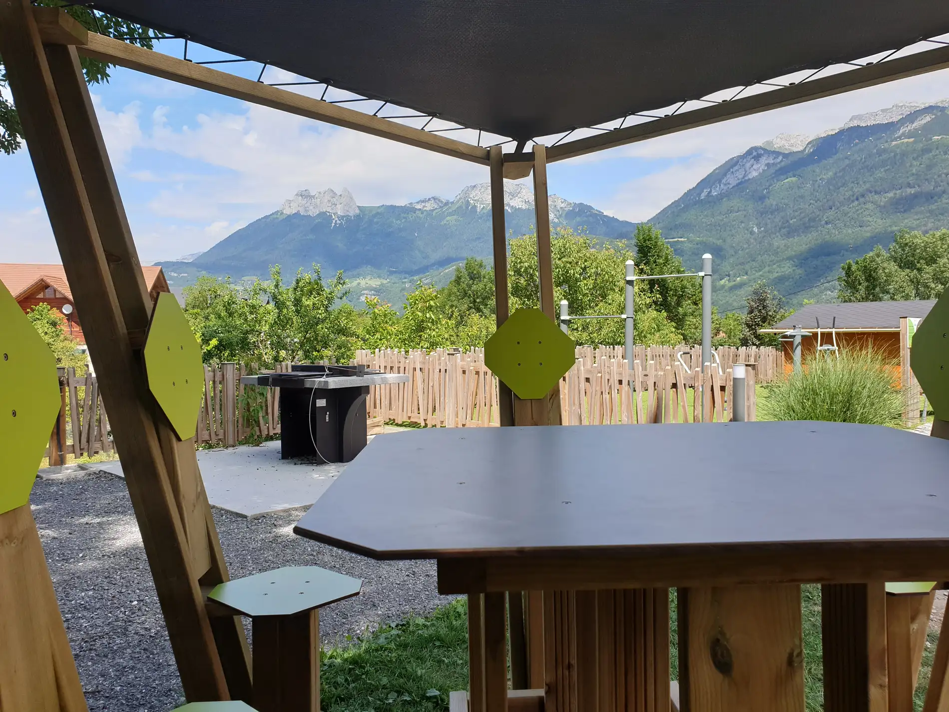 Espace commun pique-nique et barbecue