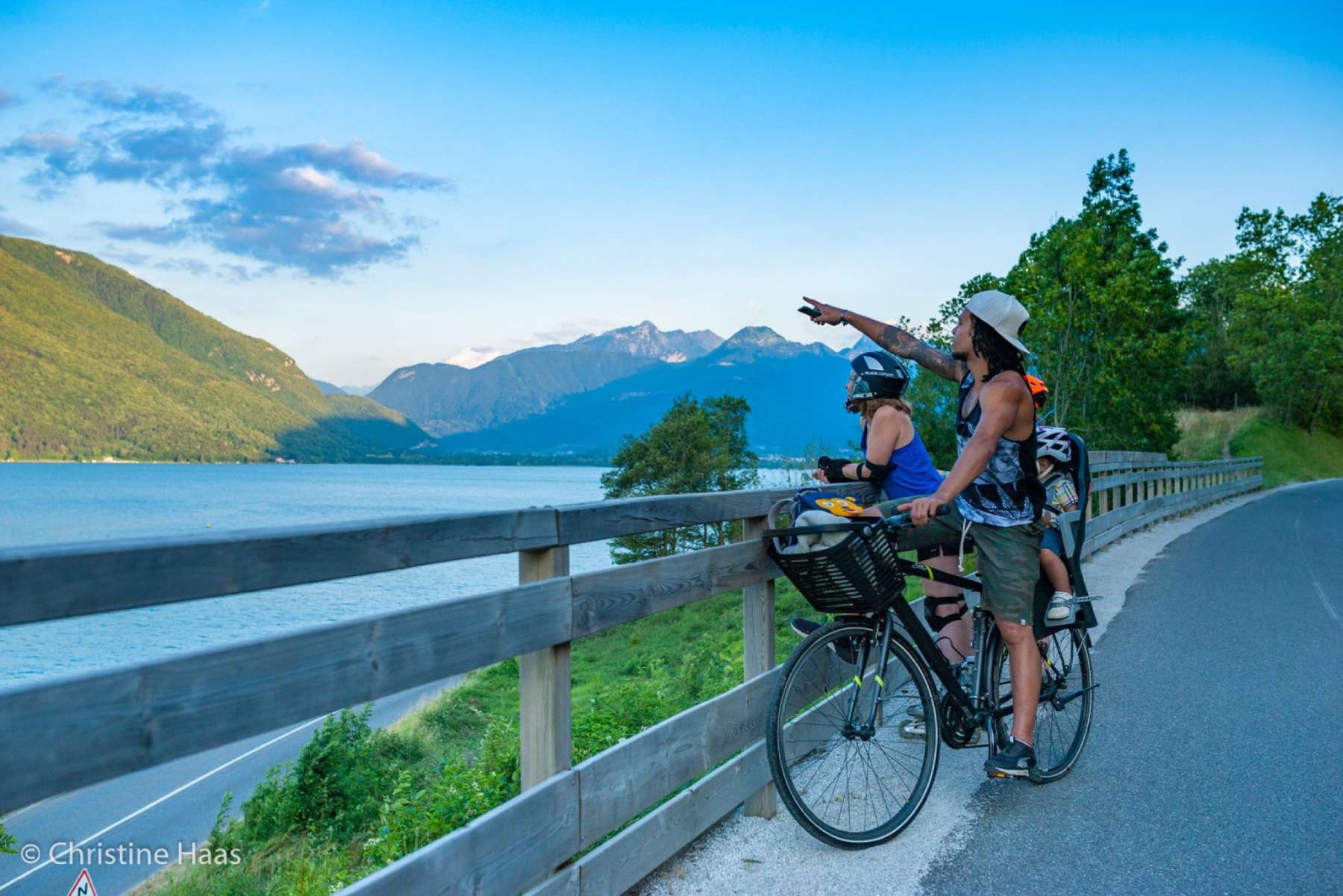 velo-famille-lac-Annecy-lake-bike-family
